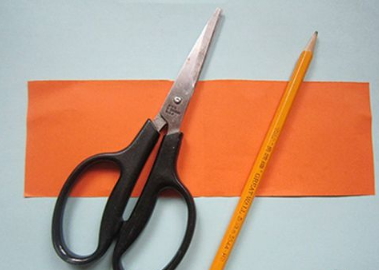 【剪纸教程】儿童对称剪纸教程-小女孩手拉手-正解网